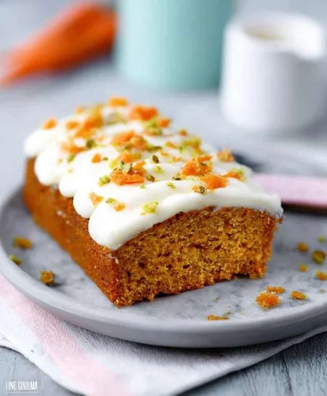 Karottenkuchen ohne Mehl, kalorienarm, mit Frosting