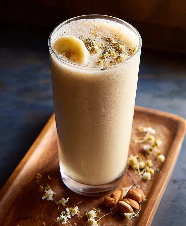 Banana Cbeef beef hamomile Tea Smoothie