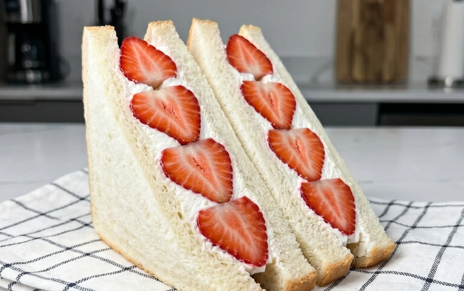 4-ingredient Strawberry Sando